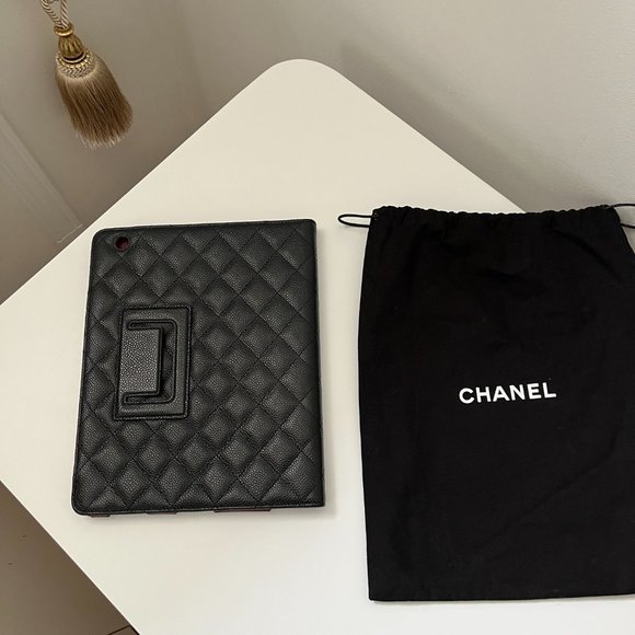 CHANEL 9th Generation iPad Cover Case (pristine condition) - Picture 4 of 16